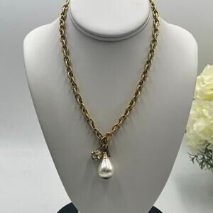 John Wind Gold-Tone Chain
Cotton Pearl Rhinestone Bead Pendant Necklace 17.5"‎